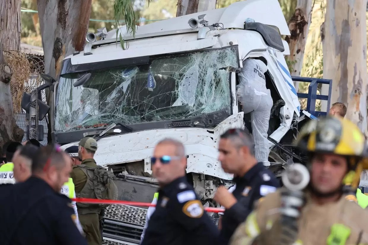 Truck Slams Tel Aviv Bus Stop: 33 Injured, 6 Critical in Suspected Terror Attack - Adela Journal - News from around the World