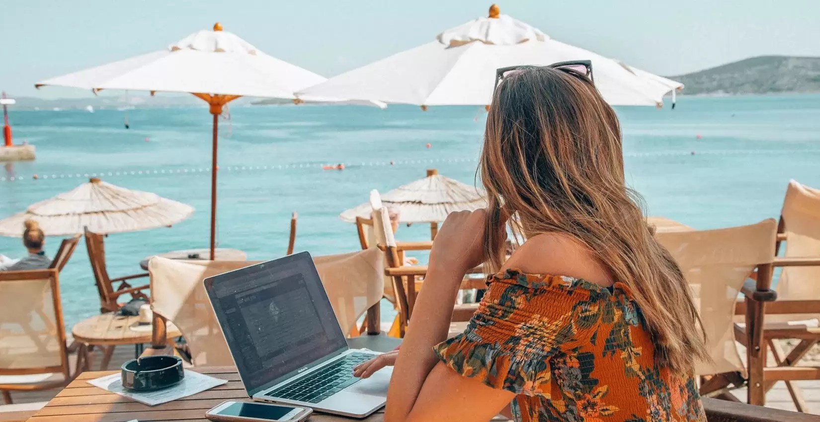 Master the Nomadic Lifestyle: 5 Steps to Work and Travel Simultaneously in 2025 - Adela Journal - News from around the World